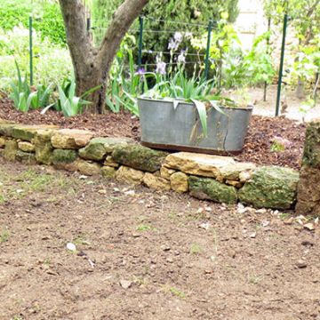 Après l'aménagement d'un jardin et la construction de murets en pierre sèche - Aix-en-Provence