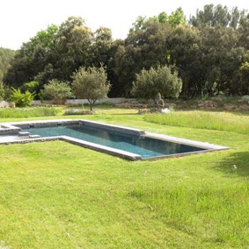 Pertuis - 1 an après aménagement d'un jardin avec piscine