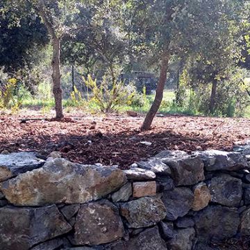 Peyrolles - Terrassement terrain avec réalisation de murets en pierres sèches sur restanque