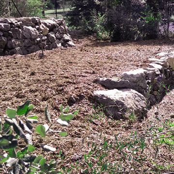 Peyrolles - Terrassement terrain avec réalisation de murets en pierres sèches sur restanque