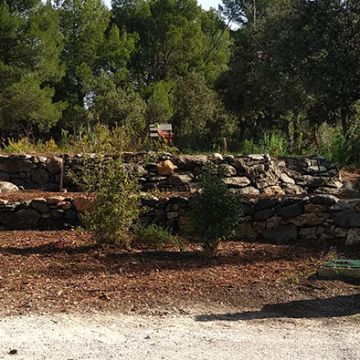 Peyrolles - Terrassement terrain avec réalisation de murets en pierres sèches sur restanque