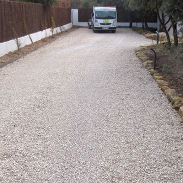 Pertuis - Après aménagement d'un jardin avec réfection d'une allée