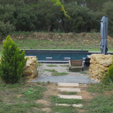 Pertuis - Avant aménagement d'un jardin avec piscine