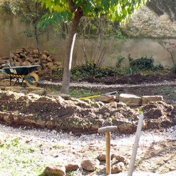 Aménagement en cours d'un jardin et la construction de murets en pierre sèche - Aix-en-Provence