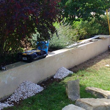 Avant parement d'un muret en pierre - Saint-Estève