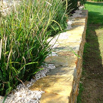 Après parement d'un muret en pierre - Saint-Estève