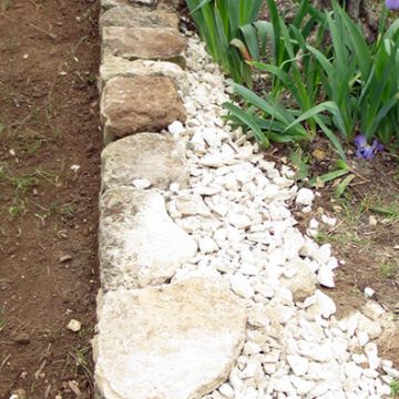 Aménagement en cours d'un jardin et la construction de murets en pierre sèche - Aix-en-Provence